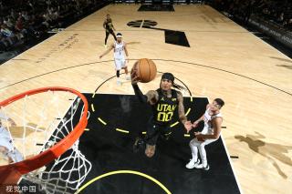 的绿茵场上 的绿茵场上