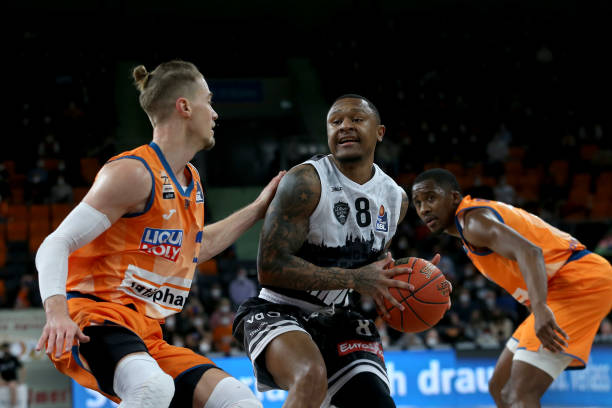 赢得了一众 赢得了一众