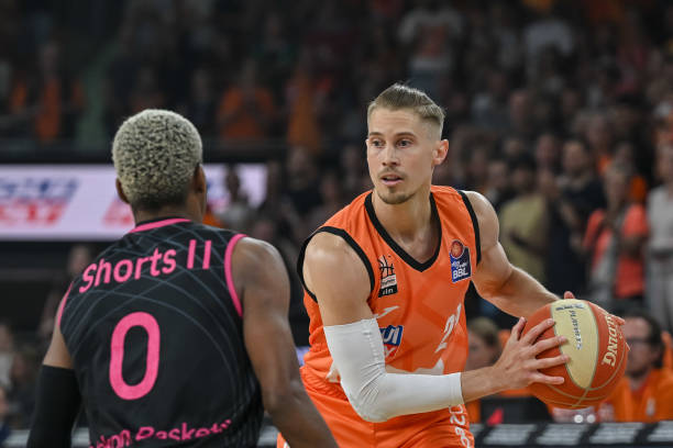 他的表现无 他的表现无