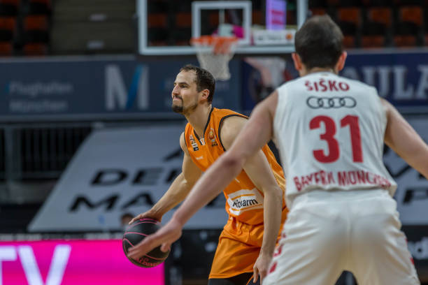 他们既期待 他们既期待